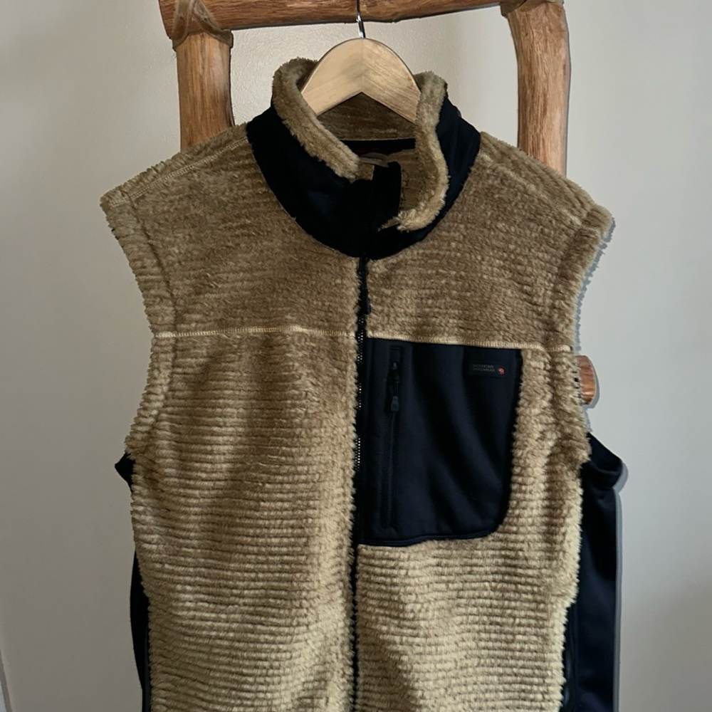 Mountain Hardwear Tan and Black Vest